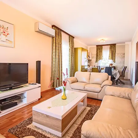 Excellente Belvedere Пула