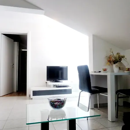 Excellente Belvedere Appartamento Pola